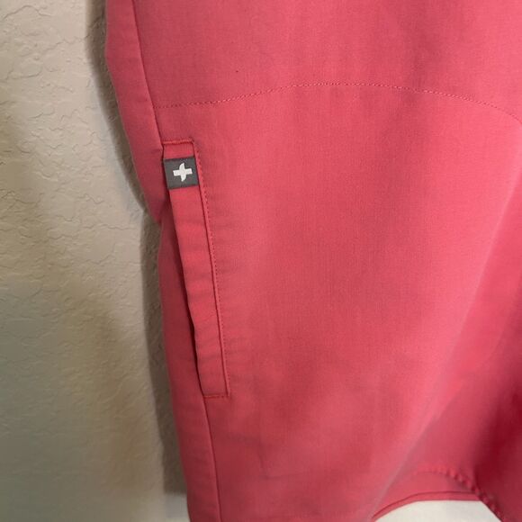 FIGS Rafaela Oversized Scrub Top Neon Pink Sz L - Picture 6 of 7